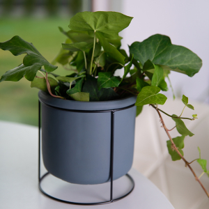 Osłonka ceramiczna na stojaku MEGGI 14,5cm granatowa